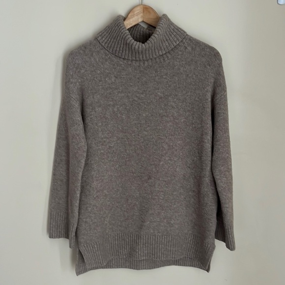 UNIQLO Oversized Cowl Sweater - Picture 1 of 4